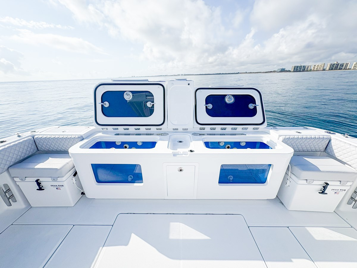 https://arconyachts.ams3.digitaloceanspaces.com/123723/conversions/large_4584847-optimize.jpg