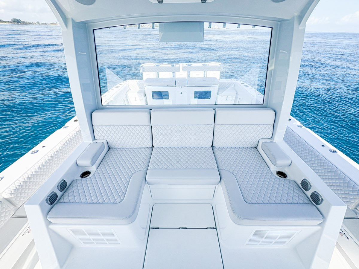 https://arconyachts.ams3.digitaloceanspaces.com/123737/conversions/large_4584861-optimize.jpg