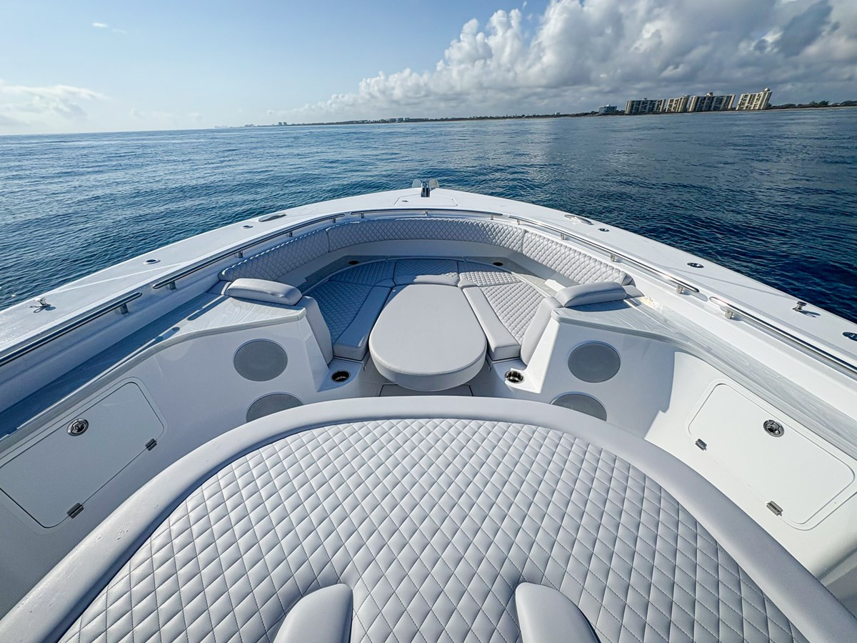 https://arconyachts.ams3.digitaloceanspaces.com/123752/conversions/large_4584857-optimize.jpg