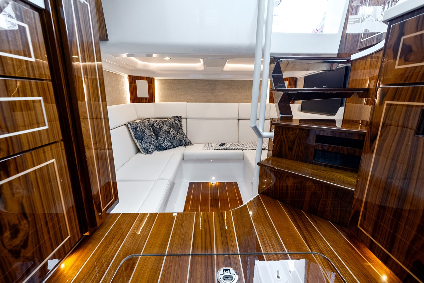 https://arconyachts.ams3.digitaloceanspaces.com/123766/conversions/large_4584867-optimize.jpg