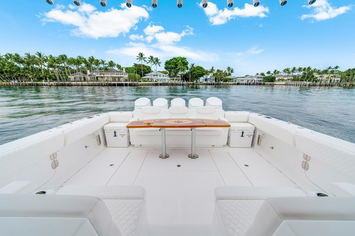 https://arconyachts.ams3.digitaloceanspaces.com/123812/conversions/large_4747217-optimize.jpg