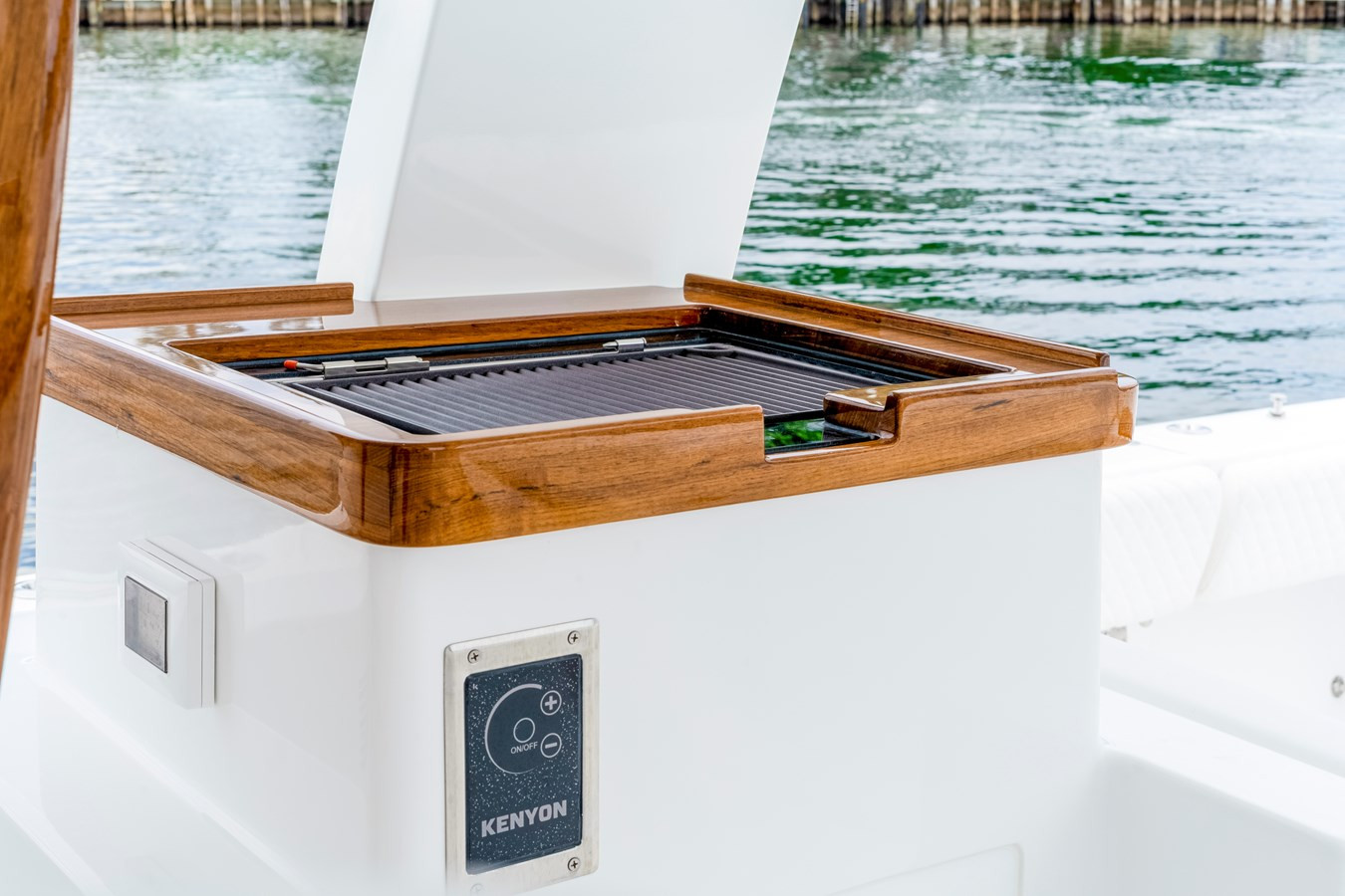 https://arconyachts.ams3.digitaloceanspaces.com/123842/conversions/large_4747250-optimize.jpg
