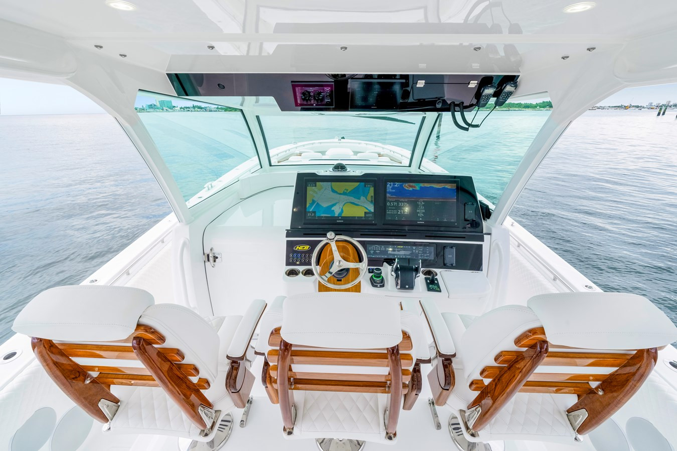 https://arconyachts.ams3.digitaloceanspaces.com/123861/conversions/large_4747233-optimize.jpg