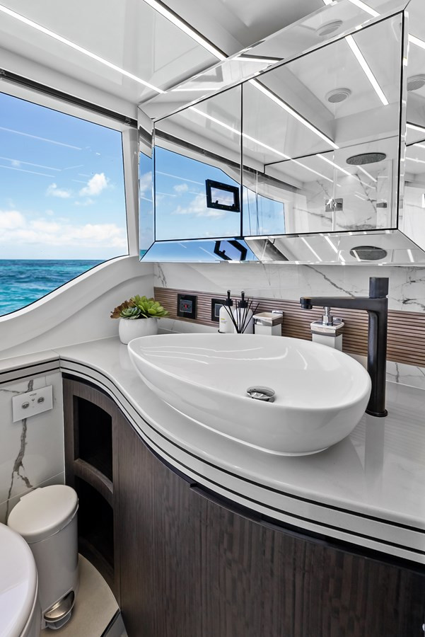 https://arconyachts.ams3.digitaloceanspaces.com/123880/conversions/large_4731209-optimize.jpg