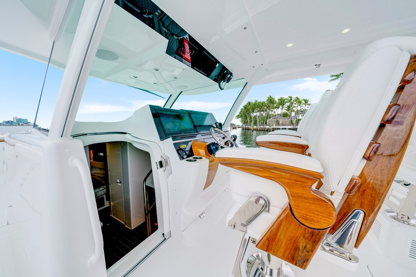 https://arconyachts.ams3.digitaloceanspaces.com/123905/conversions/large_4747229-optimize.jpg
