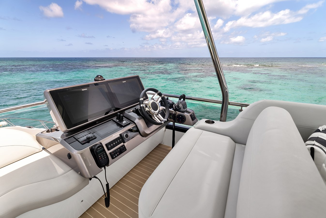 https://arconyachts.ams3.digitaloceanspaces.com/123908/conversions/large_4731219-optimize.jpg