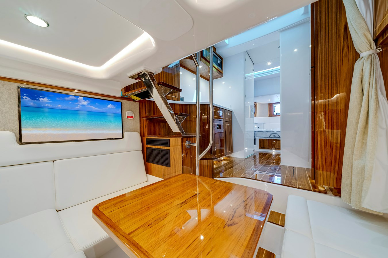 https://arconyachts.ams3.digitaloceanspaces.com/123918/conversions/large_4747289-optimize.jpg