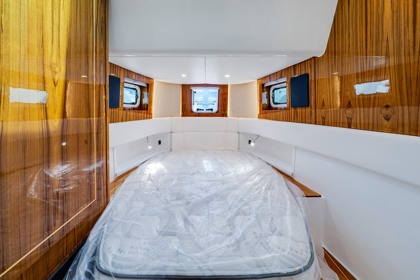 https://arconyachts.ams3.digitaloceanspaces.com/123924/conversions/large_4747274-optimize.jpg