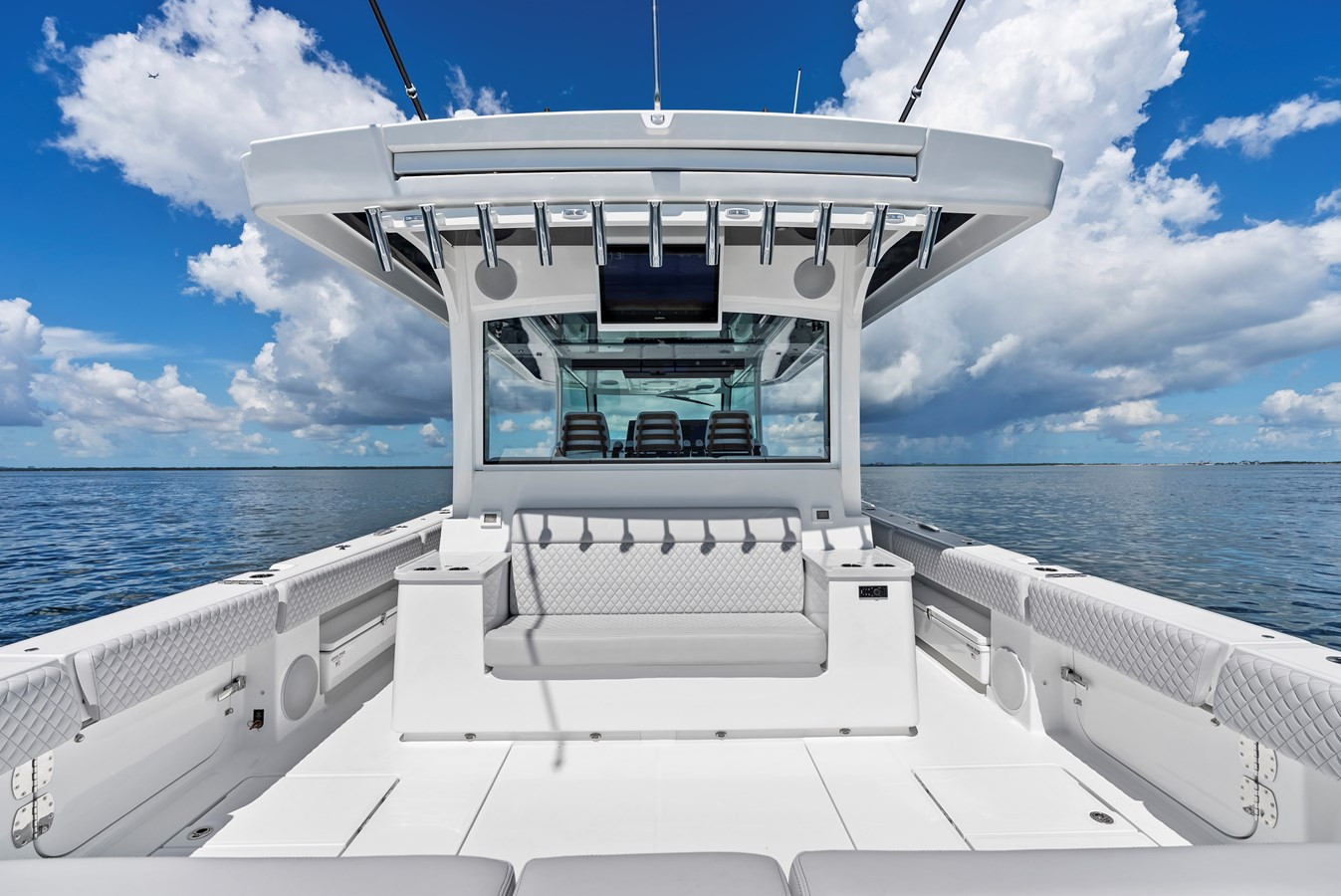 https://arconyachts.ams3.digitaloceanspaces.com/123937/conversions/large_4747279-optimize.jpg