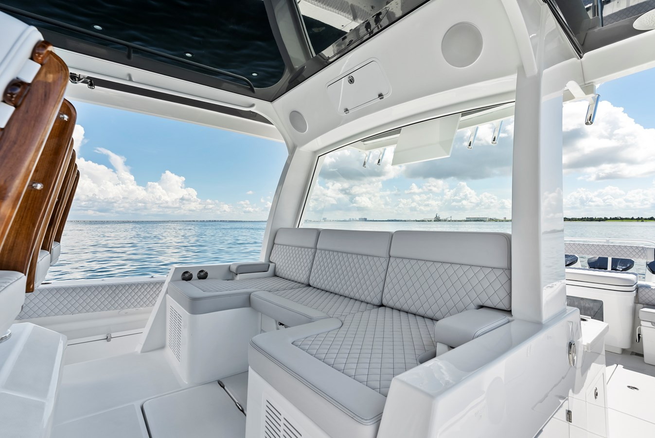 https://arconyachts.ams3.digitaloceanspaces.com/123943/conversions/large_4747297-optimize.jpg