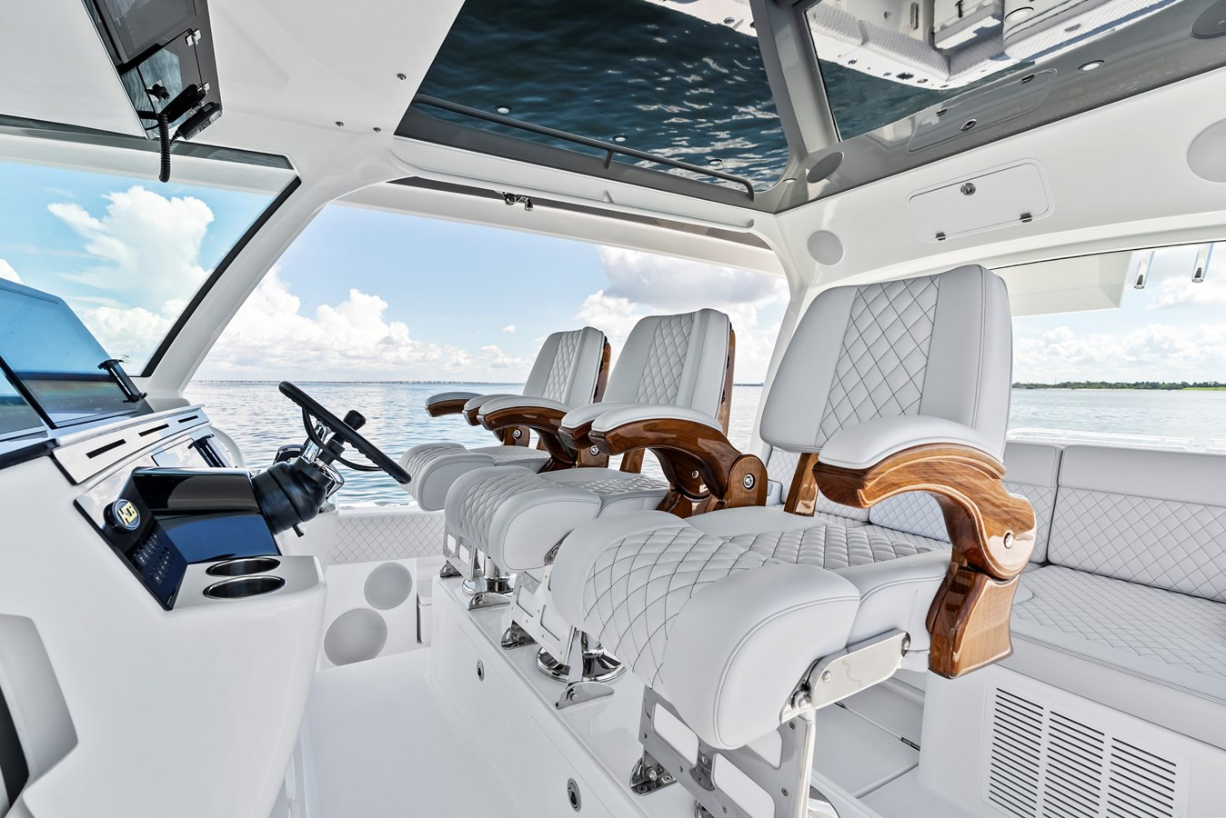 https://arconyachts.ams3.digitaloceanspaces.com/123949/conversions/large_4747300-optimize.jpg