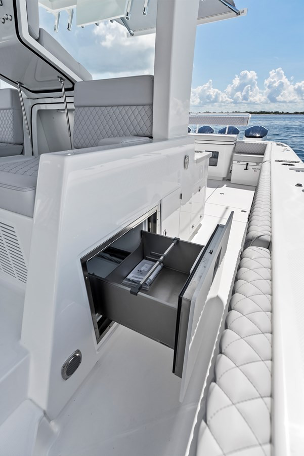 https://arconyachts.ams3.digitaloceanspaces.com/123960/conversions/large_4747310-optimize.jpg