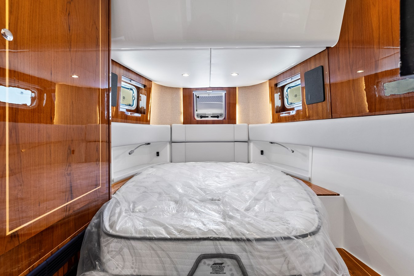 https://arconyachts.ams3.digitaloceanspaces.com/123990/conversions/large_4747315-optimize.jpg