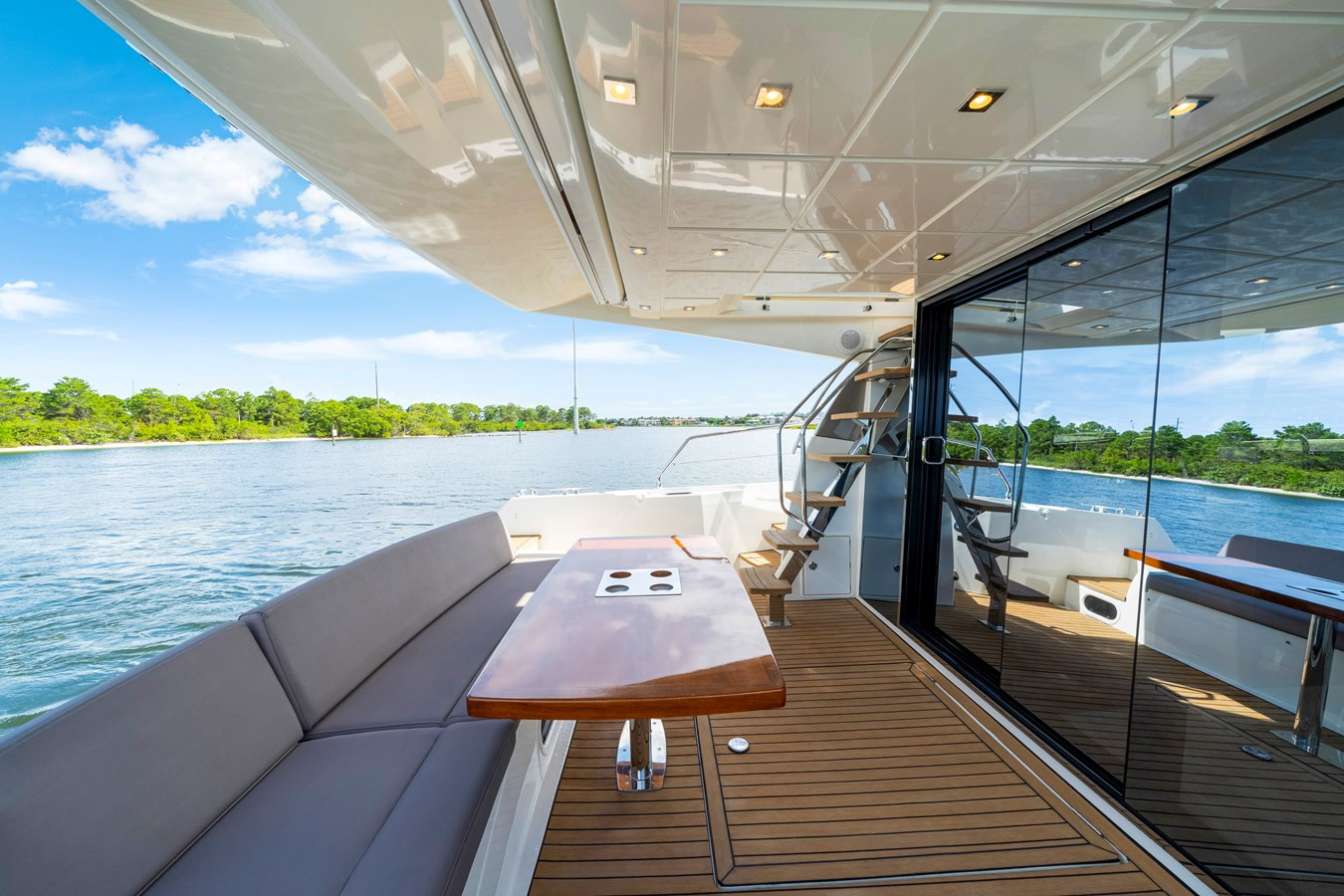https://arconyachts.ams3.digitaloceanspaces.com/124011/conversions/large_4830667-optimize.jpg