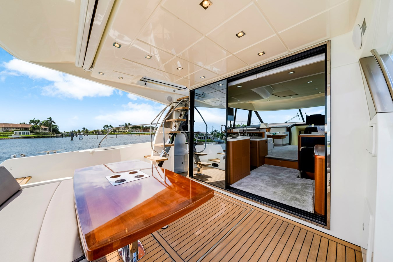 https://arconyachts.ams3.digitaloceanspaces.com/124018/conversions/large_4830671-optimize.jpg