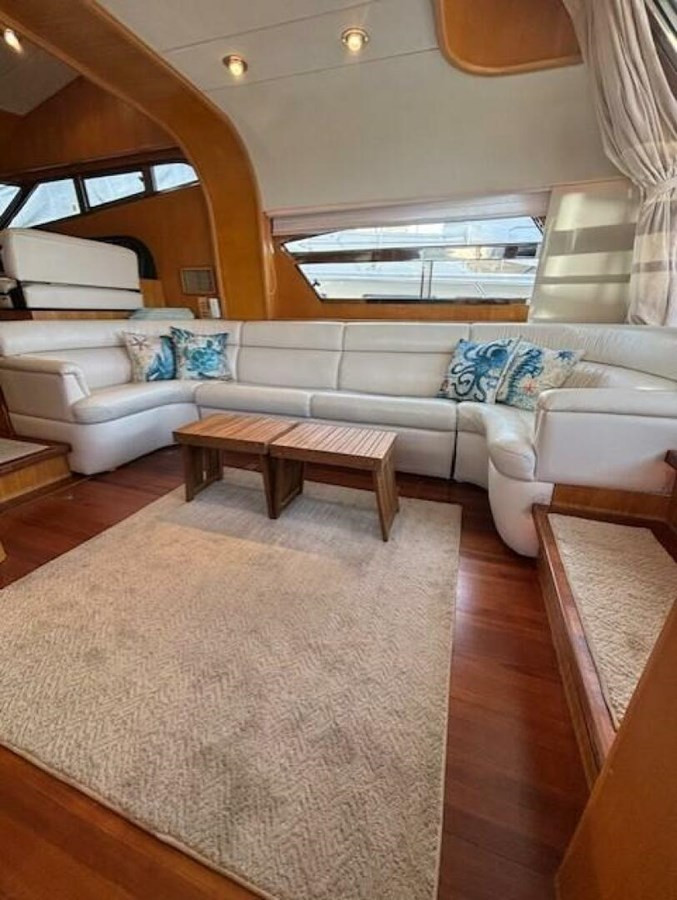 https://arconyachts.ams3.digitaloceanspaces.com/124063/conversions/large_4855125-optimize.jpg