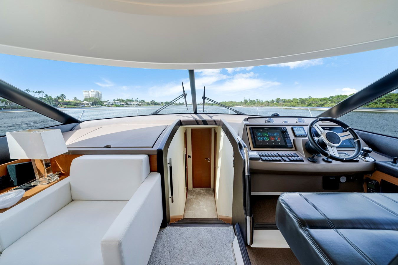 https://arconyachts.ams3.digitaloceanspaces.com/124078/conversions/large_4830693-optimize.jpg