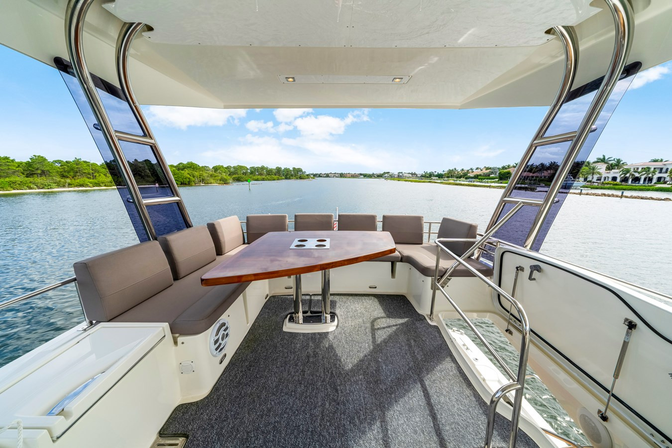 https://arconyachts.ams3.digitaloceanspaces.com/124098/conversions/large_4830701-optimize.jpg