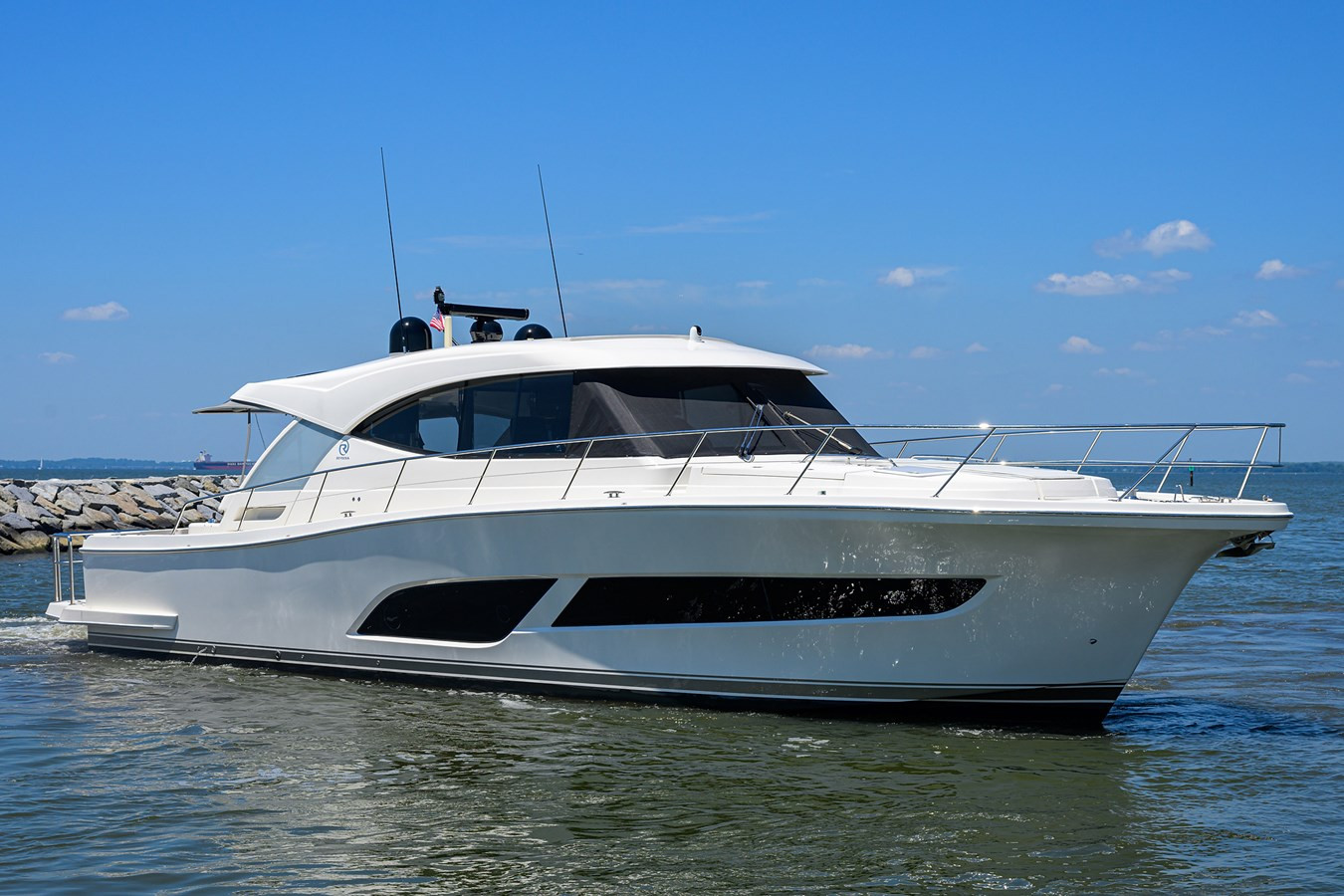 https://arconyachts.ams3.digitaloceanspaces.com/124123/conversions/large_4245406-optimize.jpg
