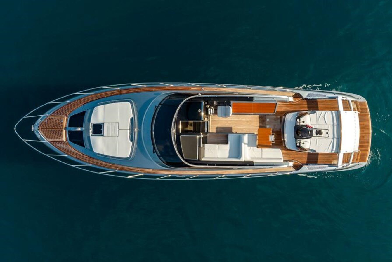 https://arconyachts.ams3.digitaloceanspaces.com/124129/conversions/large_4857023-optimize.jpg