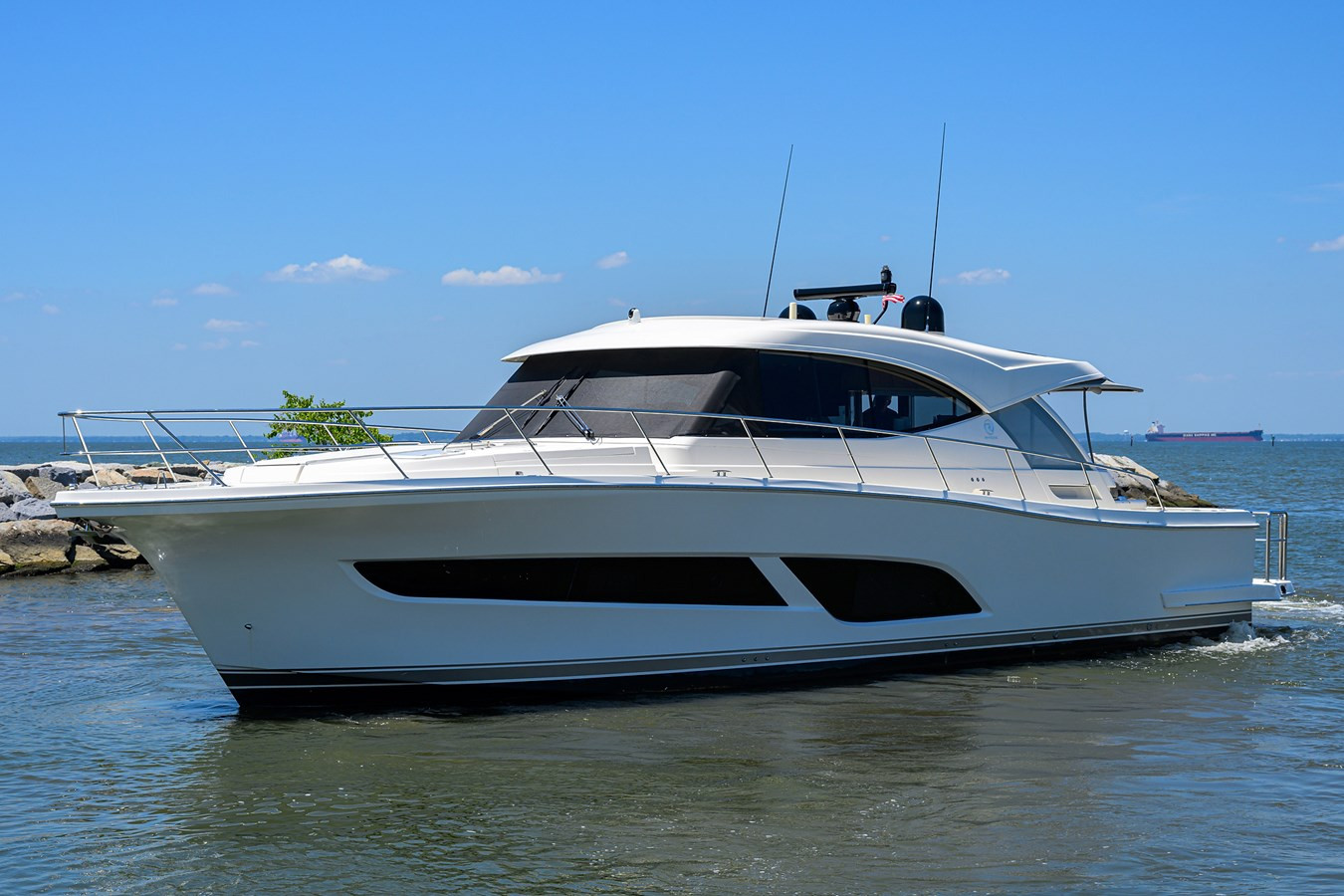 https://arconyachts.ams3.digitaloceanspaces.com/124130/conversions/large_4245408-optimize.jpg