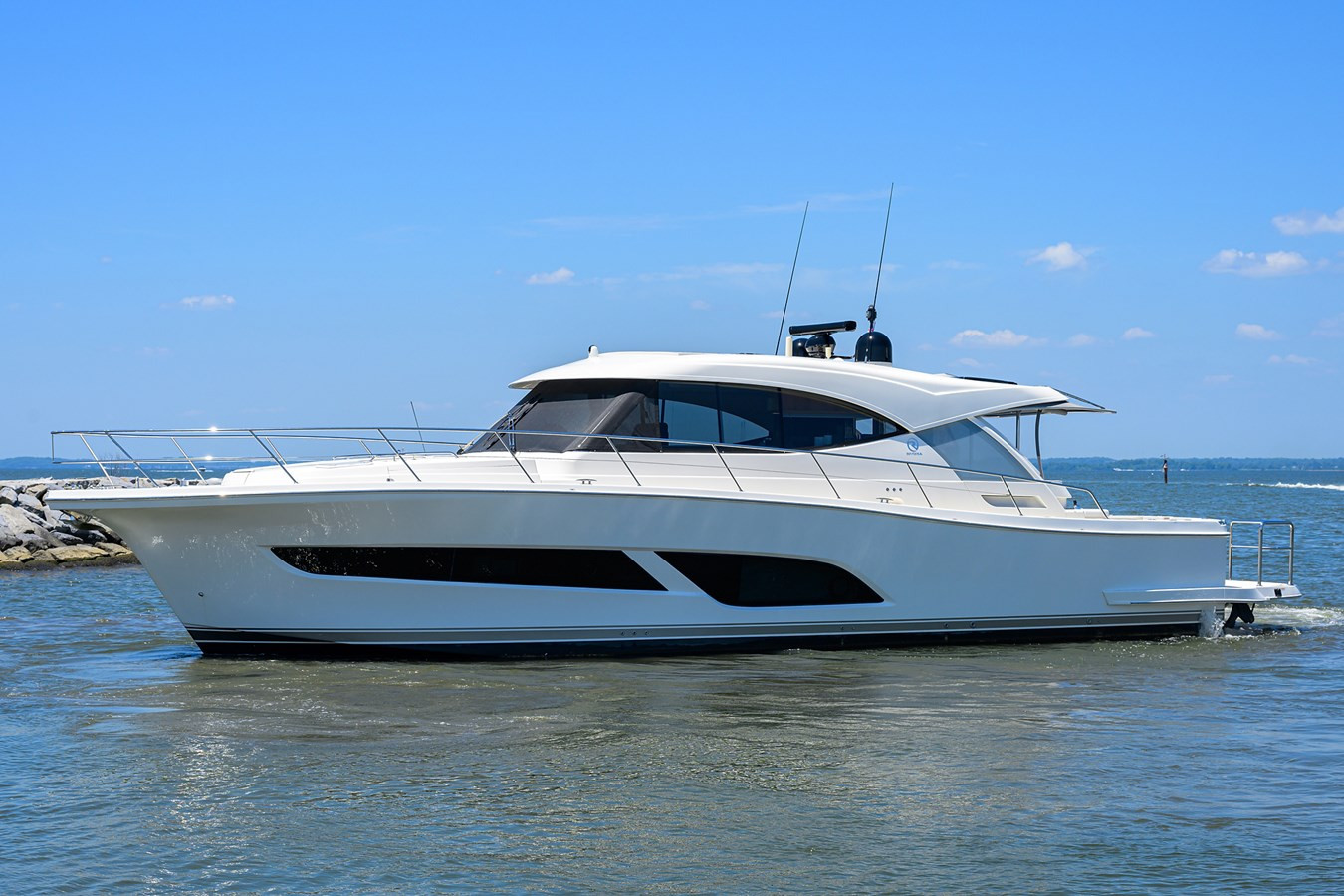 https://arconyachts.ams3.digitaloceanspaces.com/124133/conversions/large_4245409-optimize.jpg
