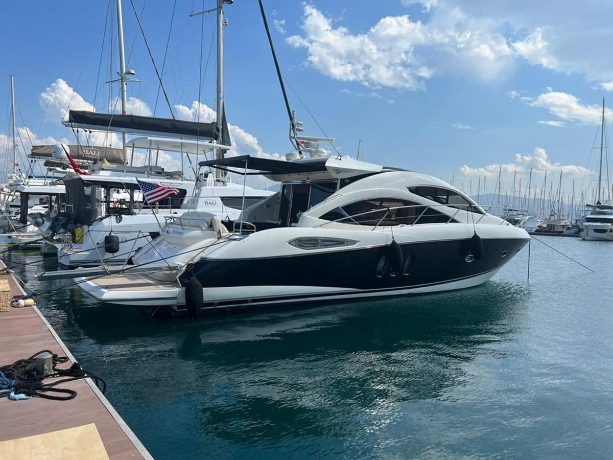 https://arconyachts.ams3.digitaloceanspaces.com/124143/conversions/large_4102603-optimize.jpg
