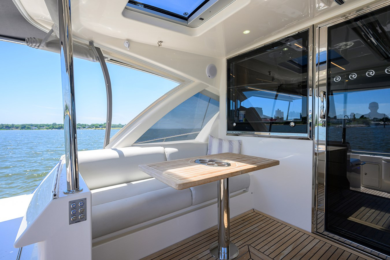 https://arconyachts.ams3.digitaloceanspaces.com/124210/conversions/large_4245455-optimize.jpg