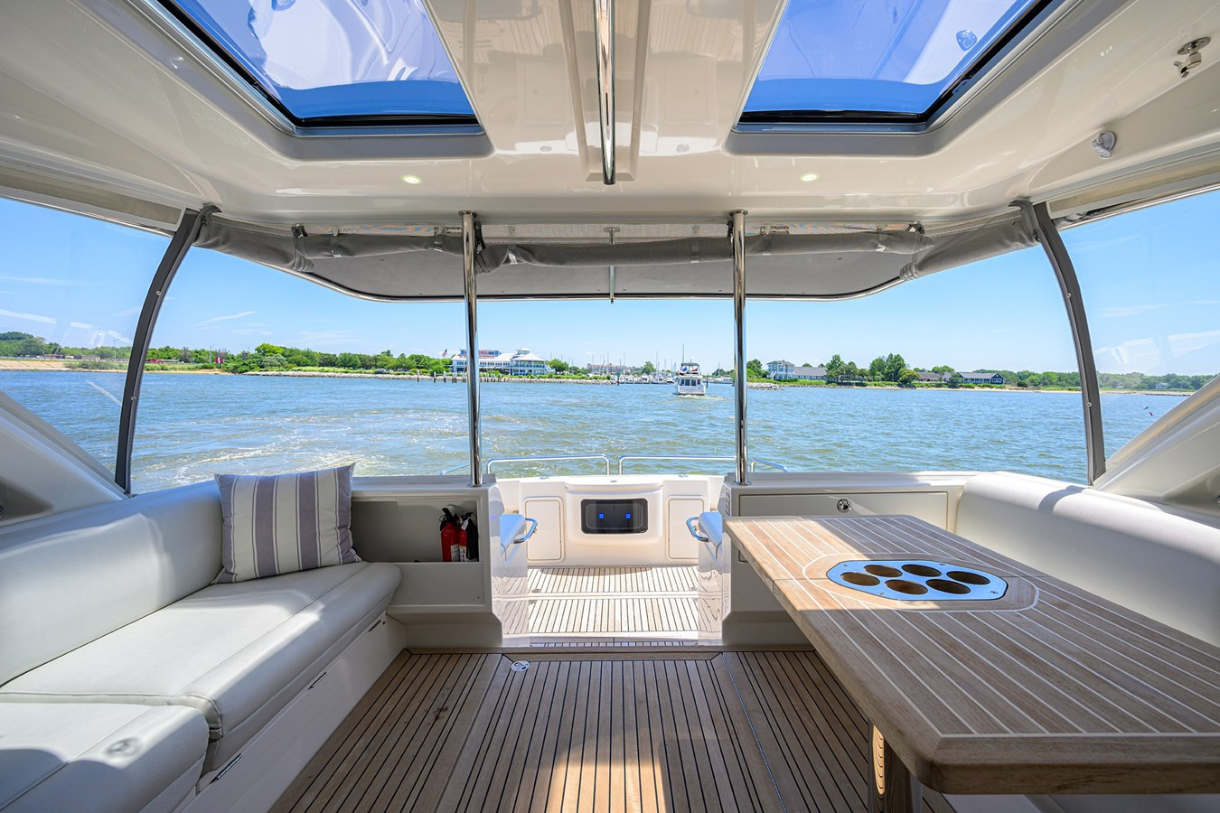 https://arconyachts.ams3.digitaloceanspaces.com/124220/conversions/large_4245458-optimize.jpg