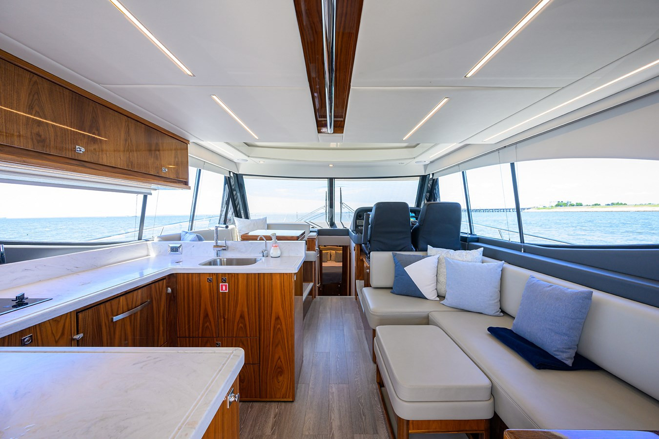 https://arconyachts.ams3.digitaloceanspaces.com/124226/conversions/large_4245460-optimize.jpg