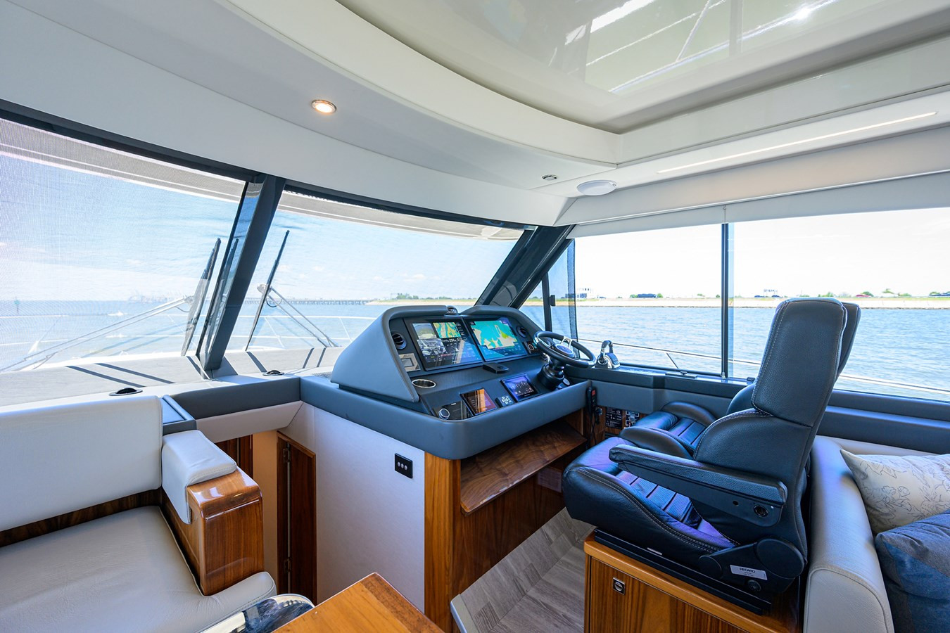 https://arconyachts.ams3.digitaloceanspaces.com/124267/conversions/large_4245476-optimize.jpg