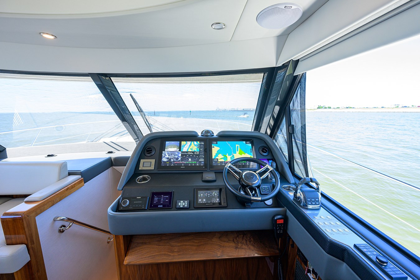 https://arconyachts.ams3.digitaloceanspaces.com/124276/conversions/large_4245479-optimize.jpg