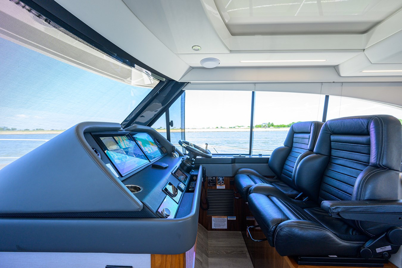 https://arconyachts.ams3.digitaloceanspaces.com/124282/conversions/large_4245481-optimize.jpg