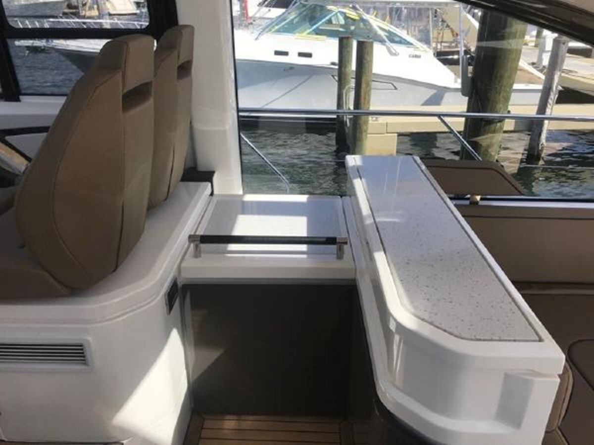 https://arconyachts.ams3.digitaloceanspaces.com/124363/conversions/large_3016135-optimize.jpg