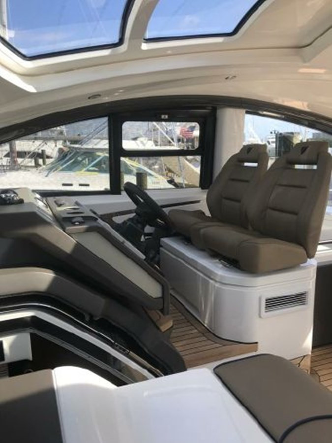 https://arconyachts.ams3.digitaloceanspaces.com/124369/conversions/large_3016137-optimize.jpg