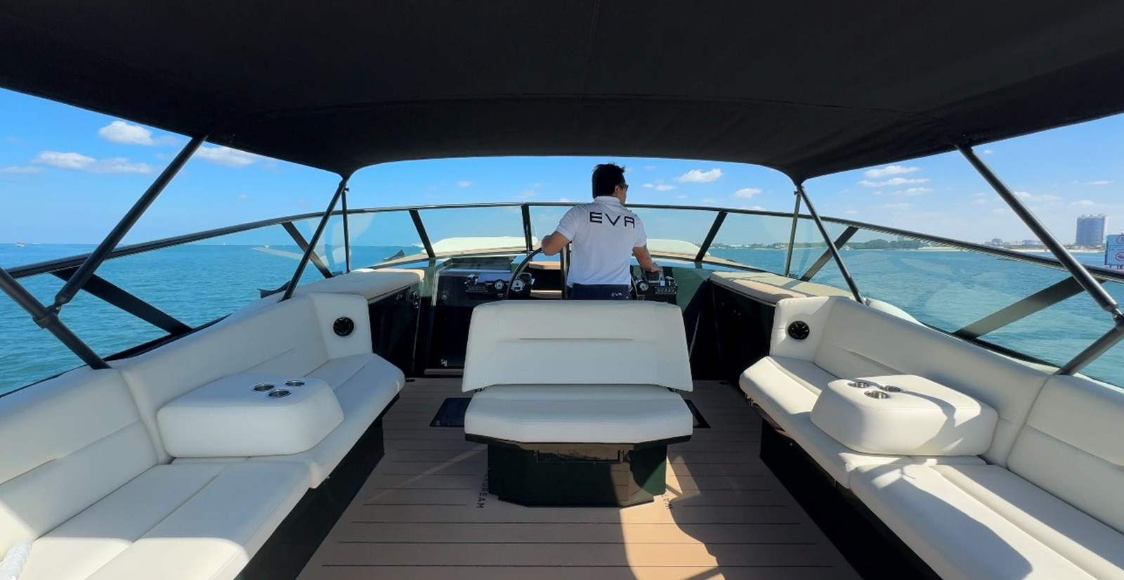 https://arconyachts.ams3.digitaloceanspaces.com/124566/conversions/large_4460181-optimize.jpg