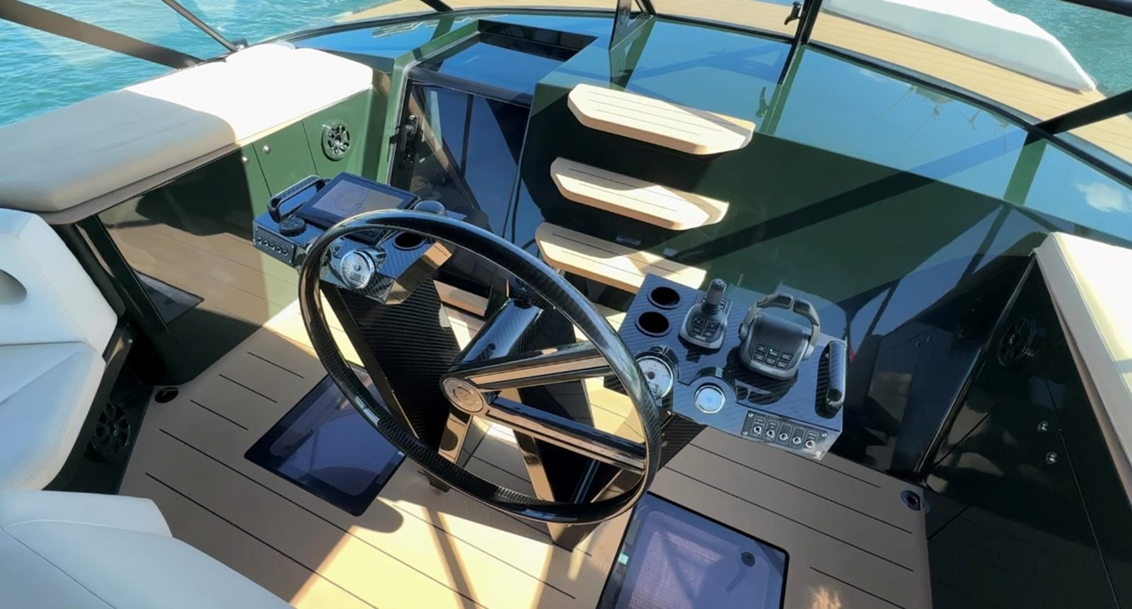 https://arconyachts.ams3.digitaloceanspaces.com/124578/conversions/large_4460186-optimize.jpg