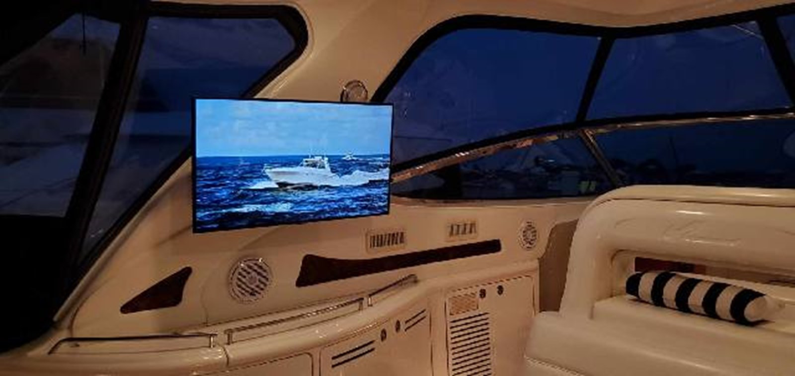 https://arconyachts.ams3.digitaloceanspaces.com/124603/conversions/large_3325187-optimize.jpg