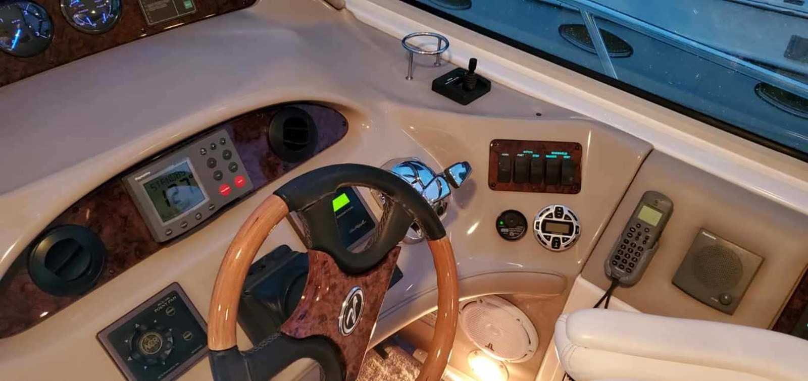 https://arconyachts.ams3.digitaloceanspaces.com/124618/conversions/large_3325192-optimize.jpg