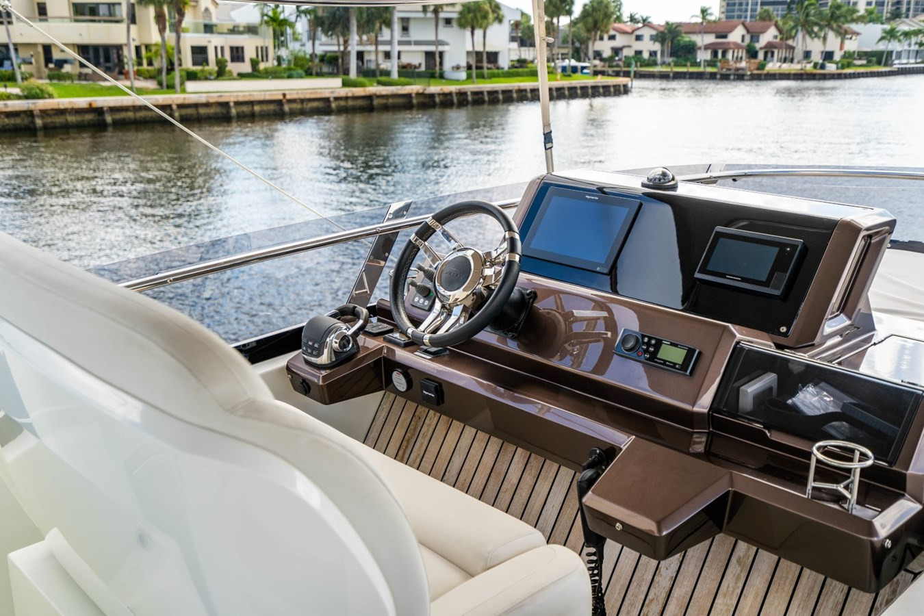 https://arconyachts.ams3.digitaloceanspaces.com/124699/conversions/large_3401019-optimize.jpg