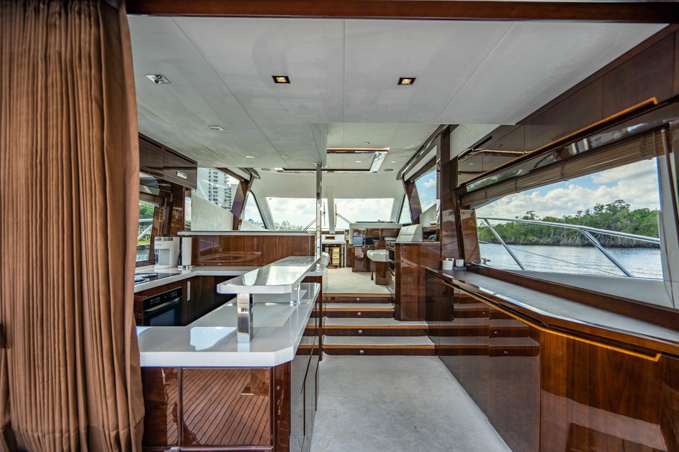 https://arconyachts.ams3.digitaloceanspaces.com/124732/conversions/large_3401030-optimize.jpg