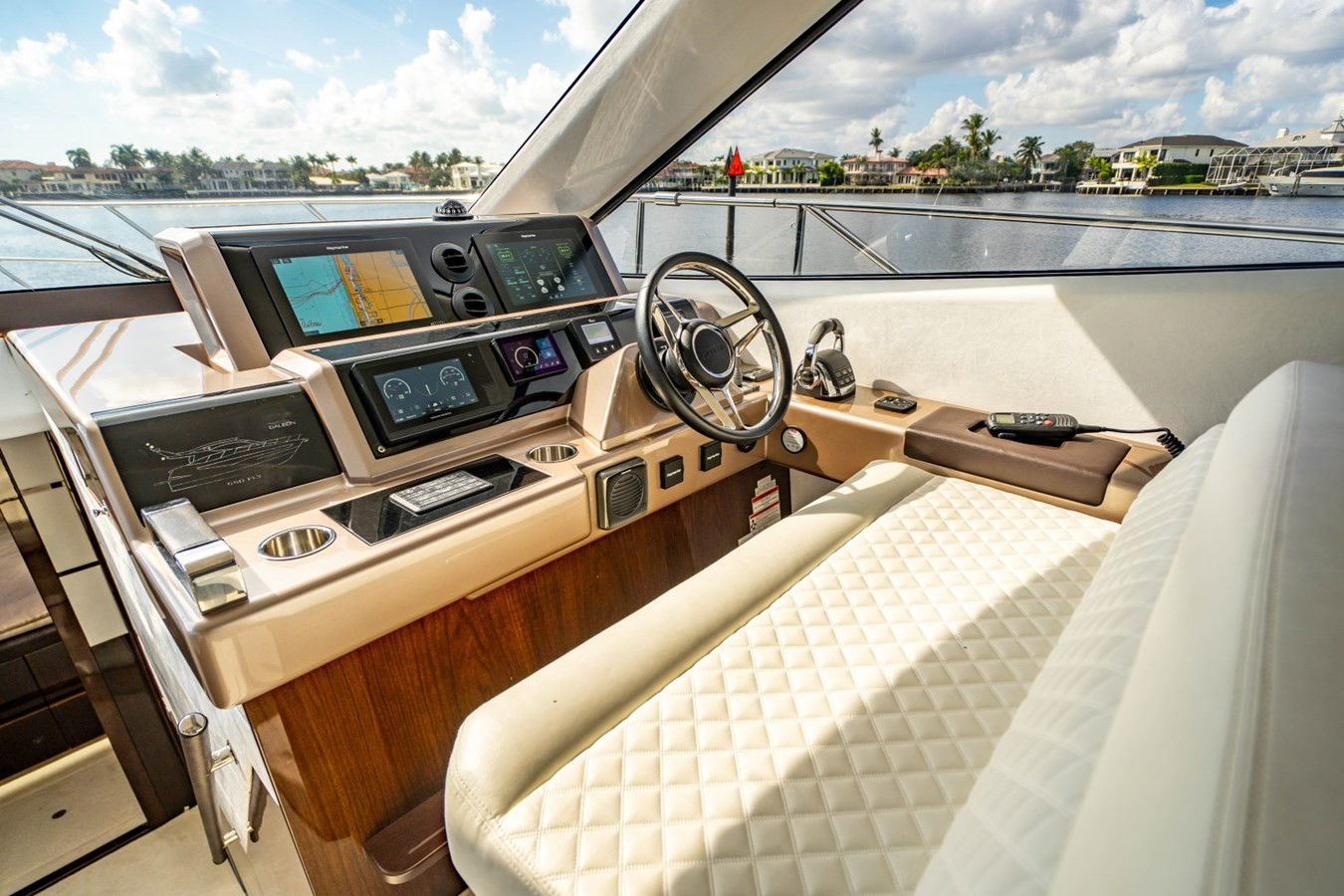 https://arconyachts.ams3.digitaloceanspaces.com/124766/conversions/large_3401041-optimize.jpg