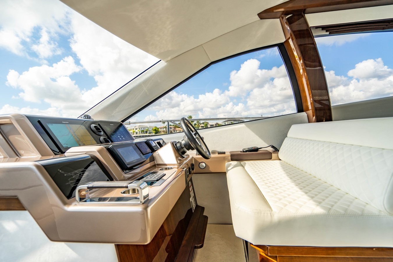 https://arconyachts.ams3.digitaloceanspaces.com/124768/conversions/large_3401042-optimize.jpg
