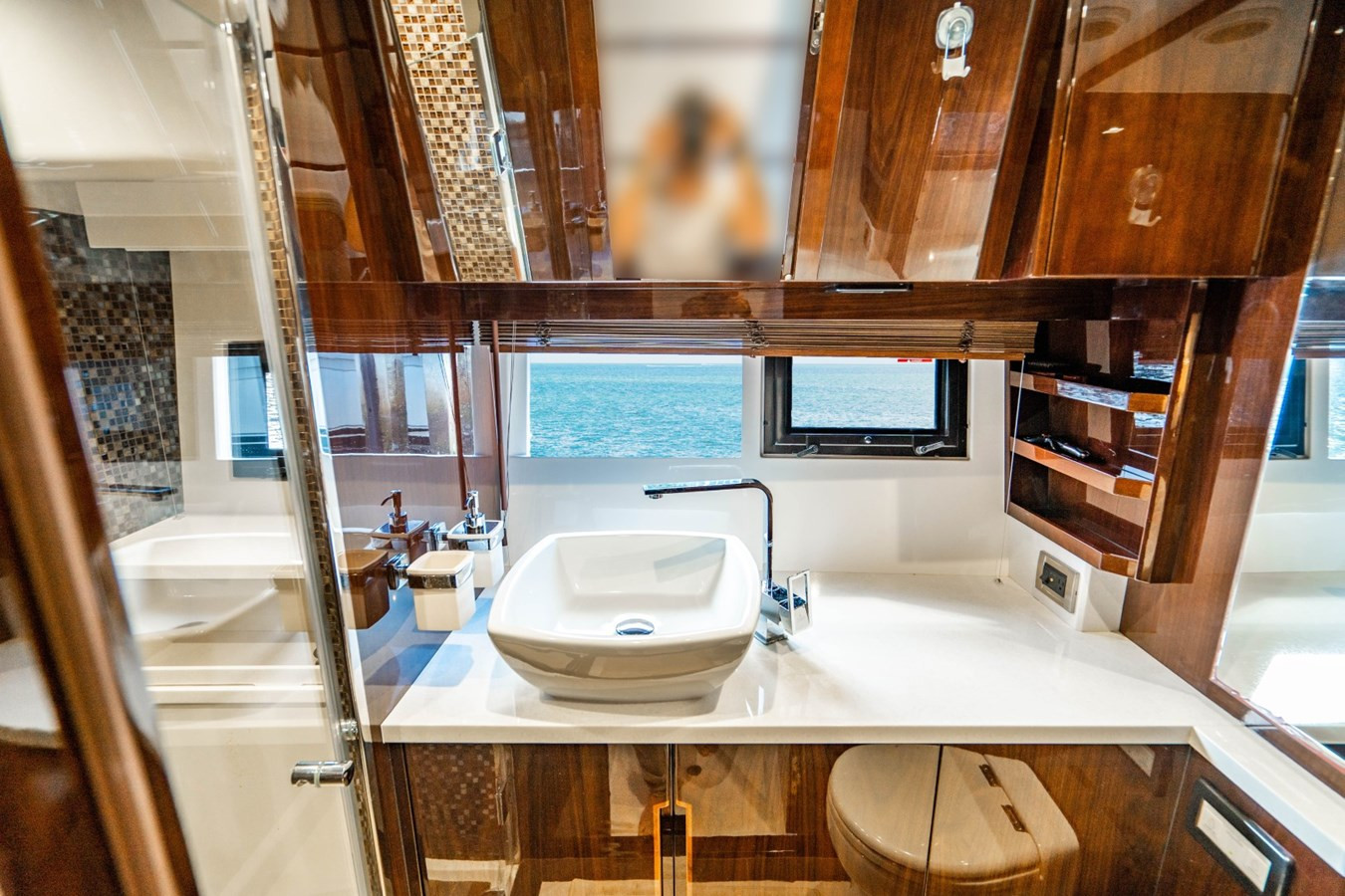 https://arconyachts.ams3.digitaloceanspaces.com/124809/conversions/large_3401055-optimize.jpg