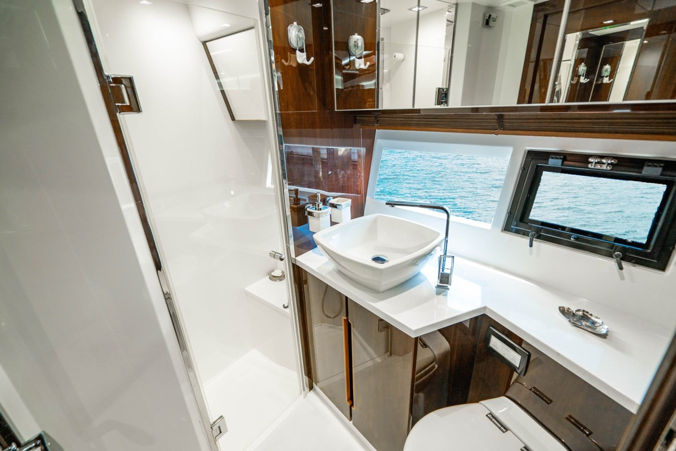 https://arconyachts.ams3.digitaloceanspaces.com/124823/conversions/large_3401060-optimize.jpg