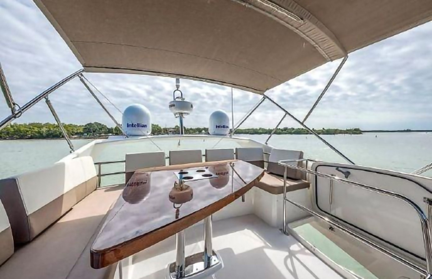 https://arconyachts.ams3.digitaloceanspaces.com/124916/conversions/large_3244649-optimize.jpg