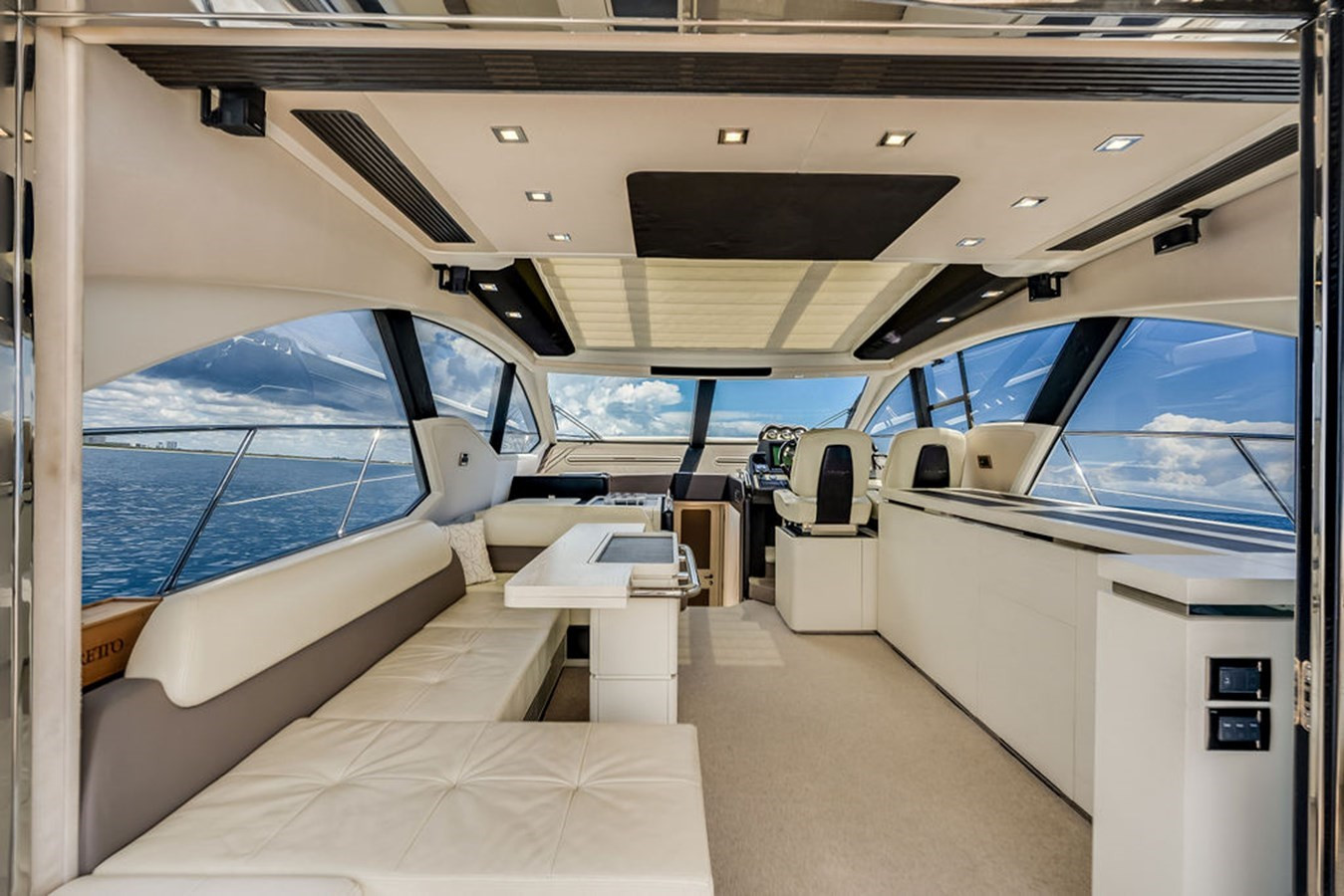 https://arconyachts.ams3.digitaloceanspaces.com/125007/conversions/large_3633890-optimize.jpg