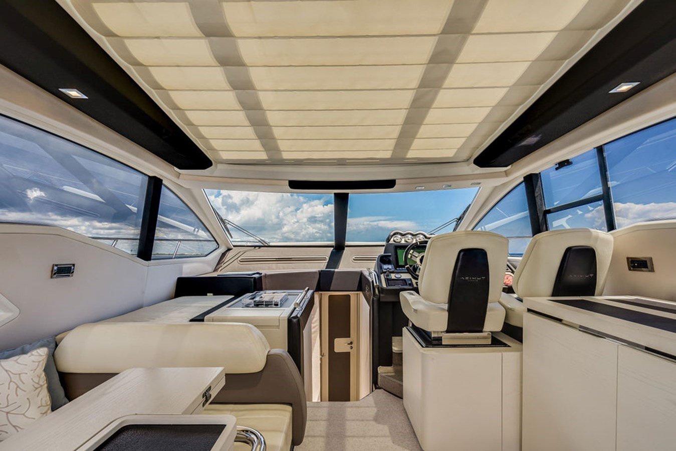 https://arconyachts.ams3.digitaloceanspaces.com/125010/conversions/large_3633891-optimize.jpg