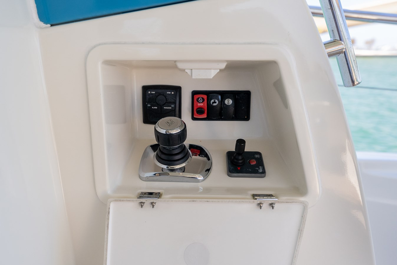 https://arconyachts.ams3.digitaloceanspaces.com/125019/conversions/large_3645725-optimize.jpg