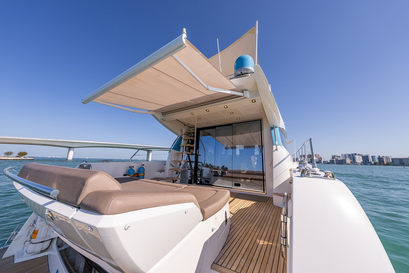 https://arconyachts.ams3.digitaloceanspaces.com/125026/conversions/large_3645727-optimize.jpg